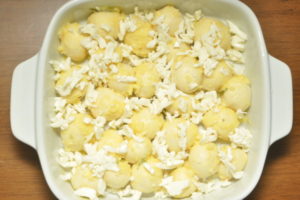 cheesy garlic pull apart rolls before baking.