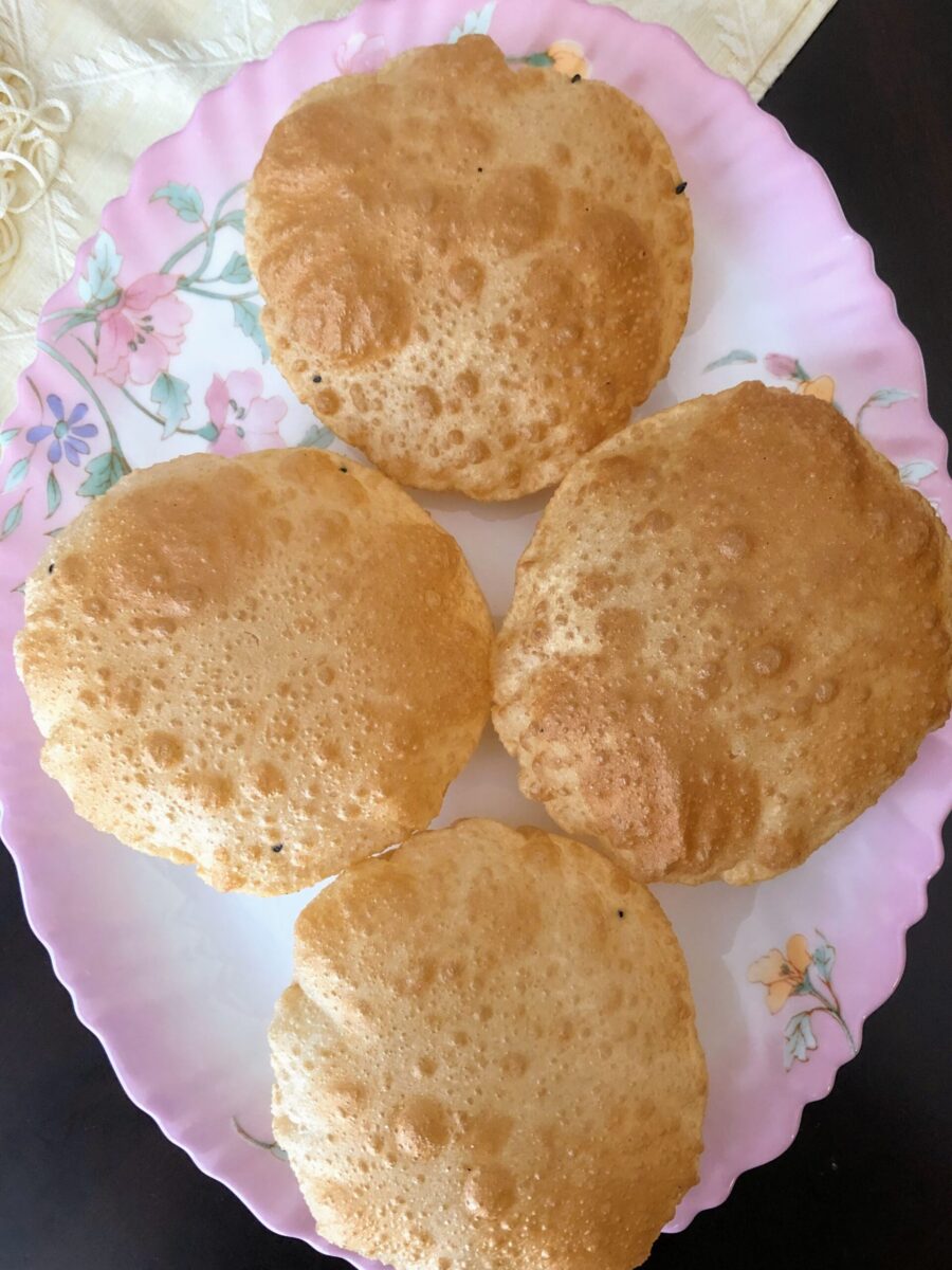 4 puris in a pink tray