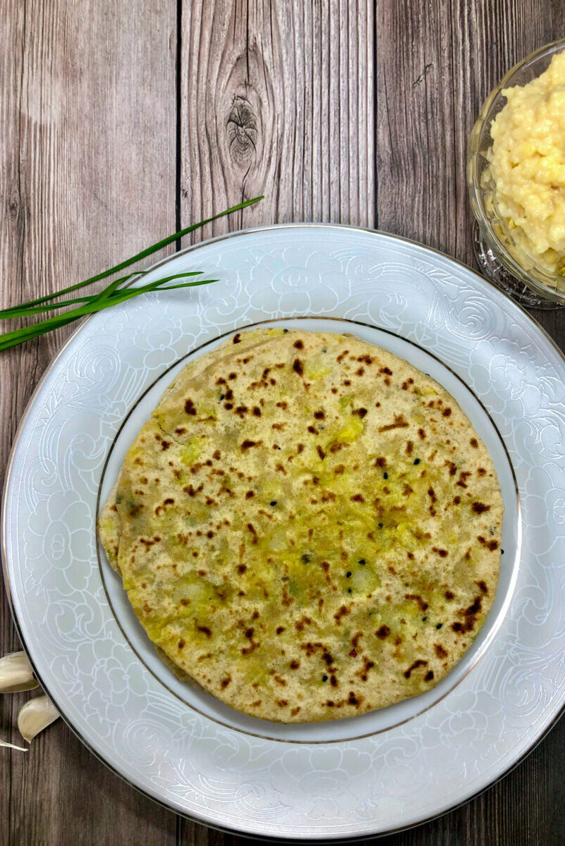 aloo paratha in a plate