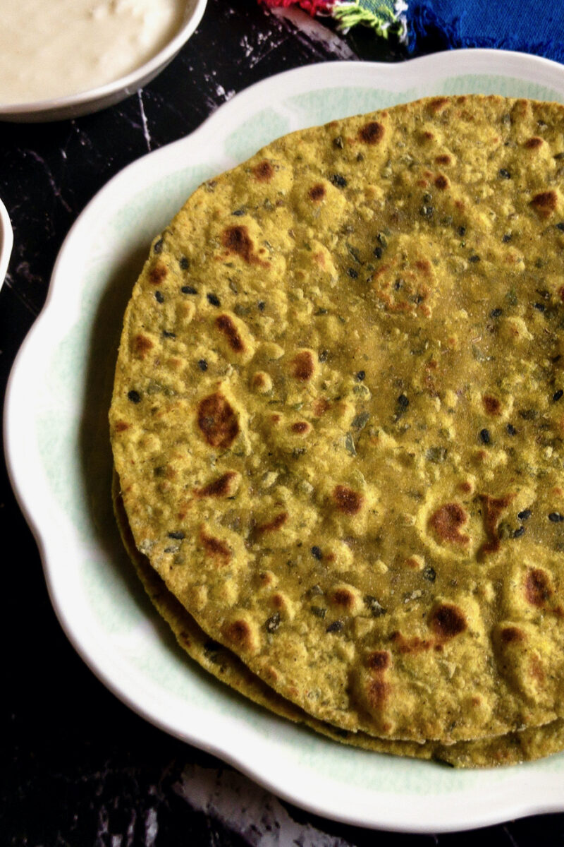 methi thepla in a plate