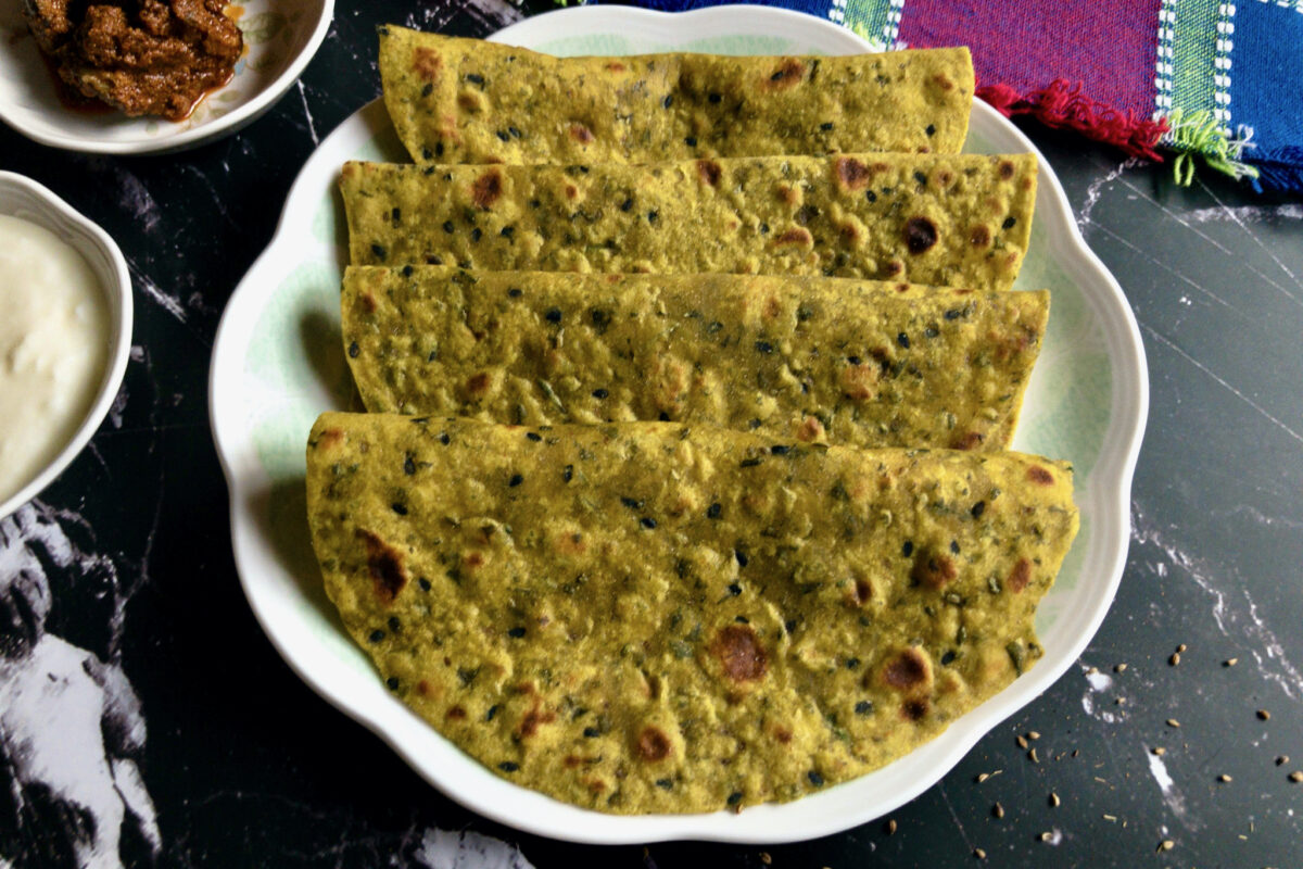 methi thepla in a plate.