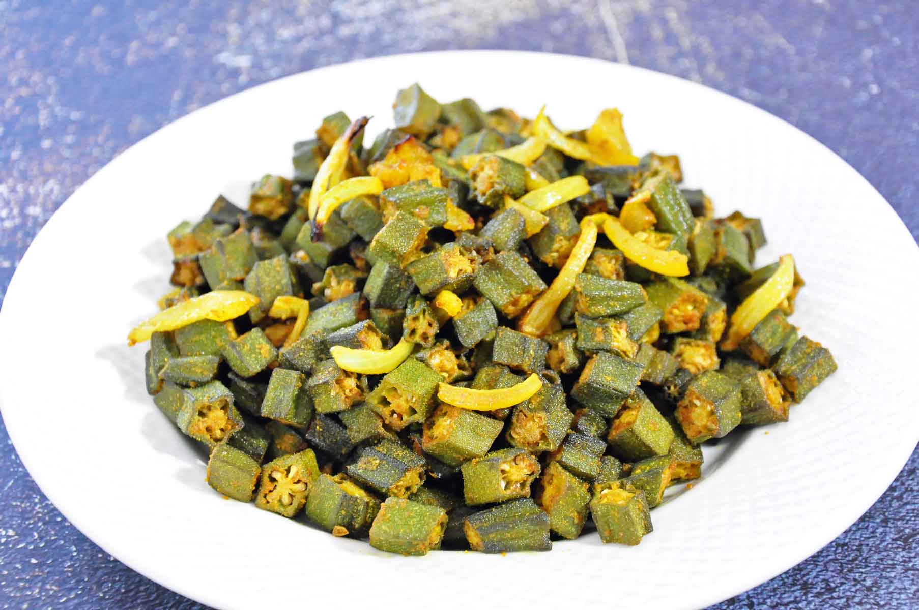 Air fried okra served in a plate.