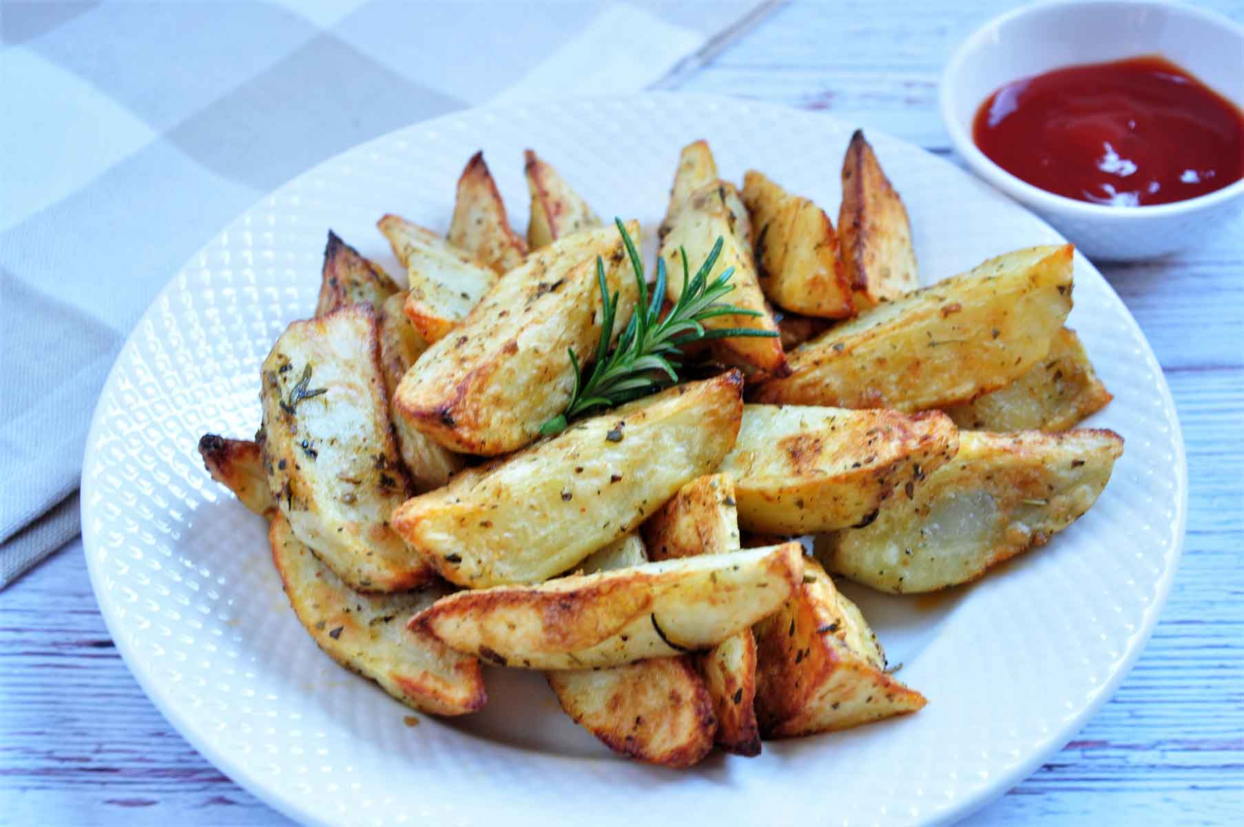 Air fryer potato wedges served in a plate.