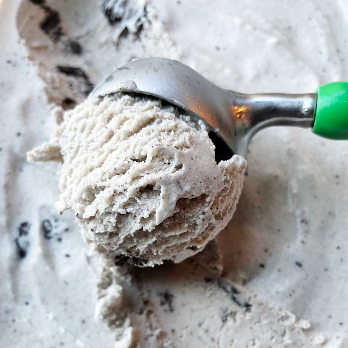 Cookie cream ice cream scoop.