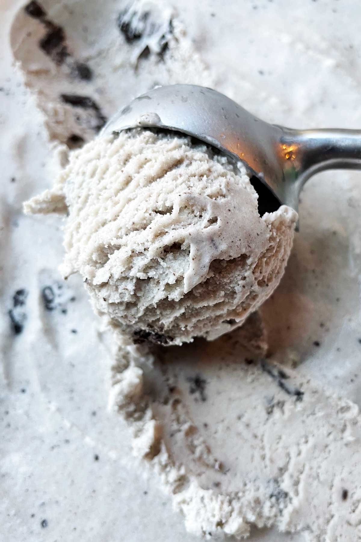 Cookie cream ice cream scoop.