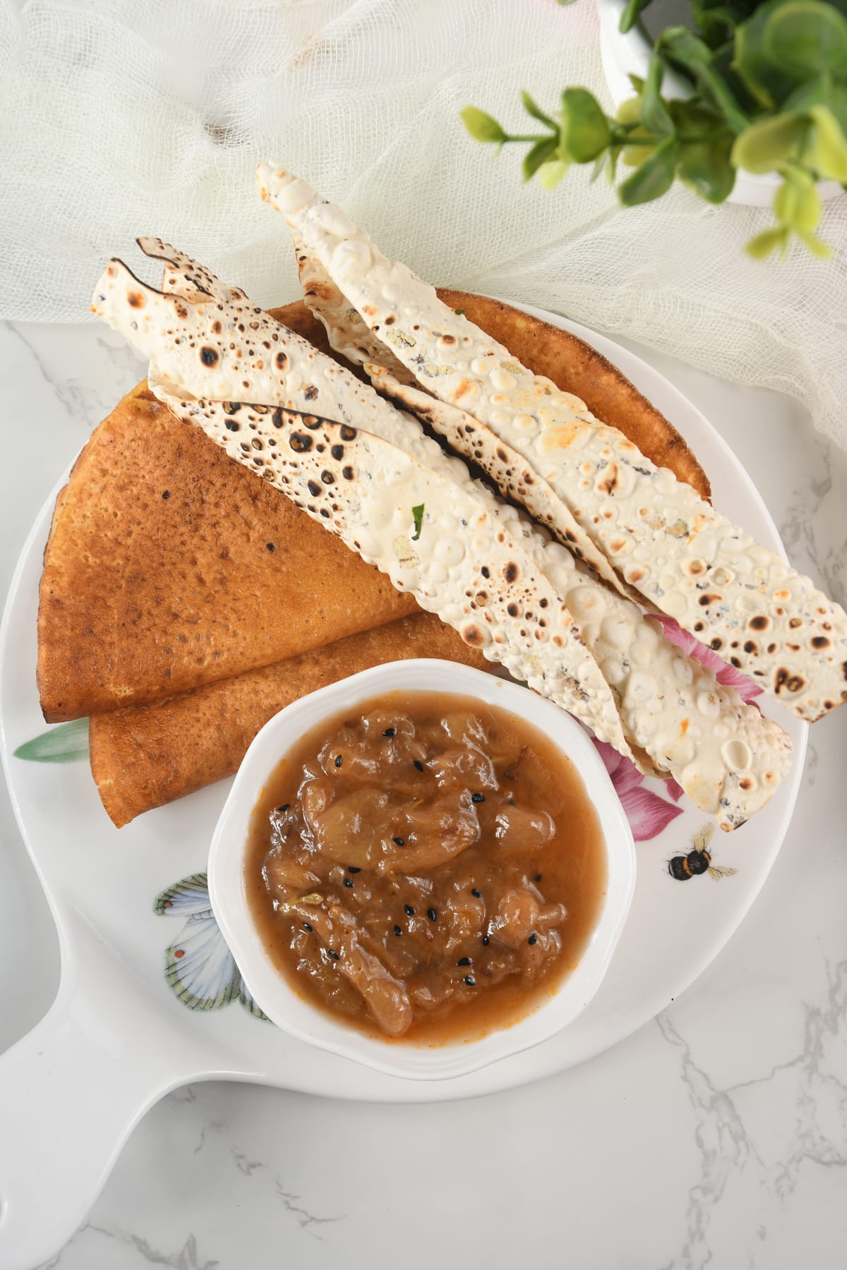 Grapes chutney served with flat bread made of lentils.
