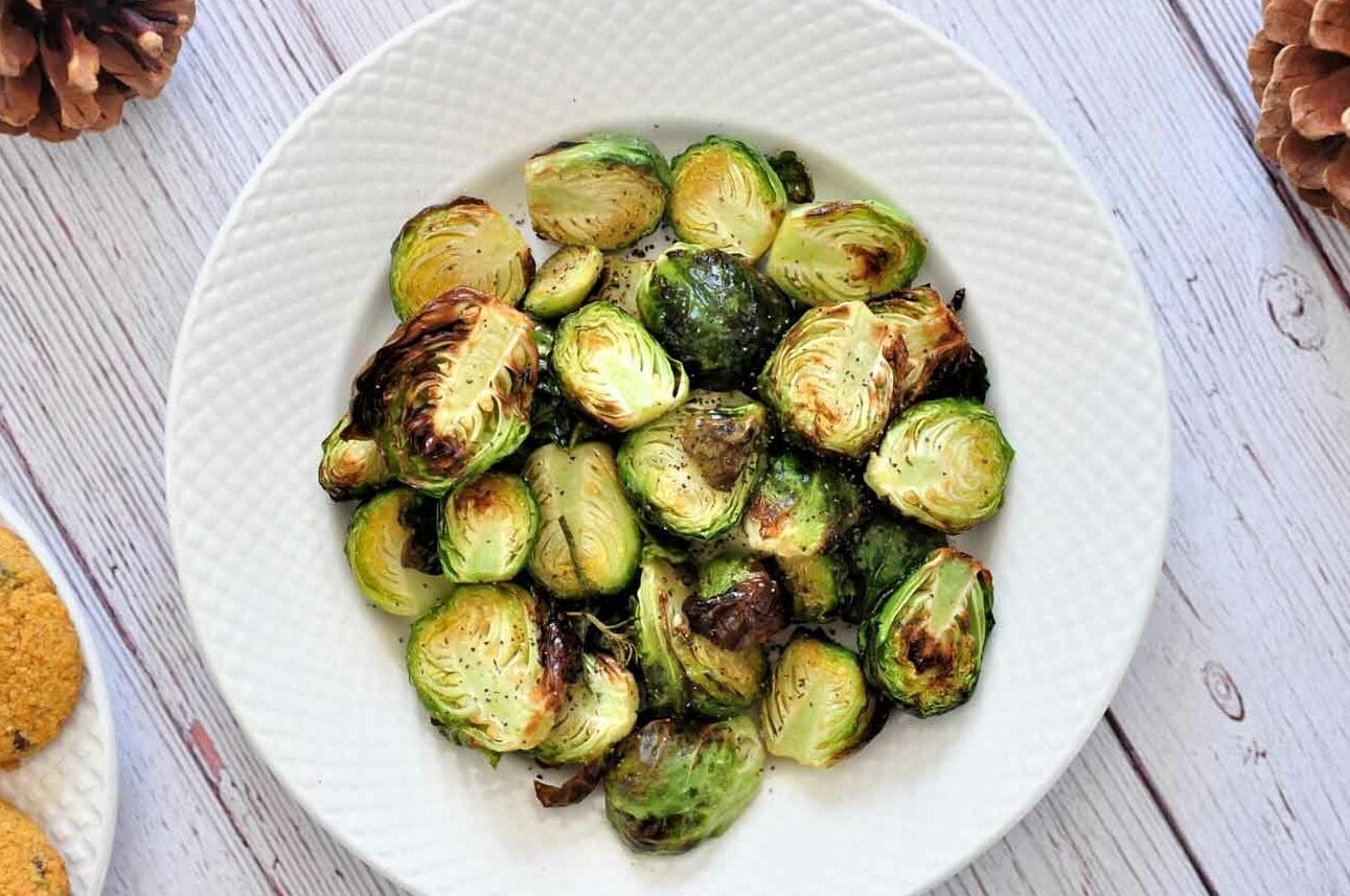 Roasted brussels sprout served in plate.